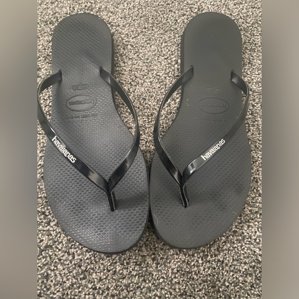 Haviannas black shimmer flip flop 9. Classic and very comfortable